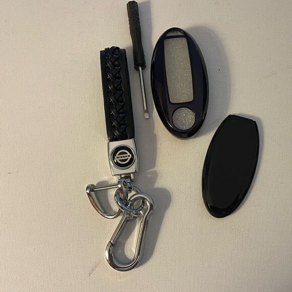 Nissan Logo Key Fob Keychain in Black Leather and Key Fob Cover in Black NWT - Picture 1 of 7